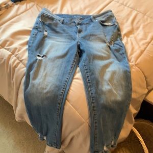 Maurices distressed capri jeans